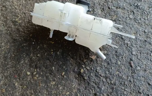 Toyota Mirai Coolant expansion tank/reservoir