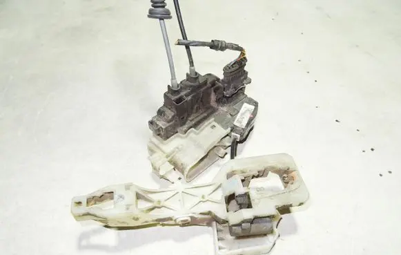 Hyundai Sonata Front door lock 813203K000
