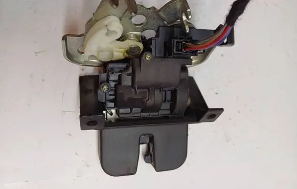 Skoda Superb B6 (3T) Tailgate/trunk/boot lock/catch/latch 8K9827505A