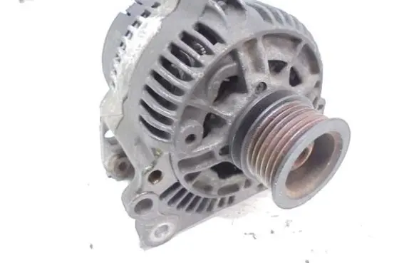 Volkswagen Golf III Generator/alternator 028903025H