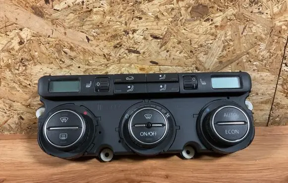 Volkswagen PASSAT B6 Climate control unit 74677533