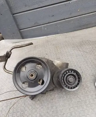 Ford Focus Power steering pump 7611332128