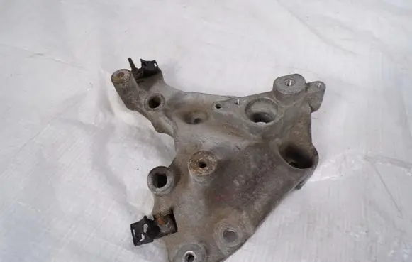 Opel Vivaro Gearbox mounting bracket 93455374