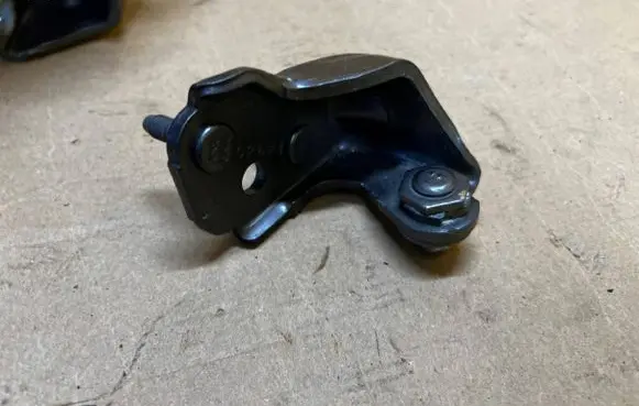 Ford Explorer VI Rear door lower hinge 
