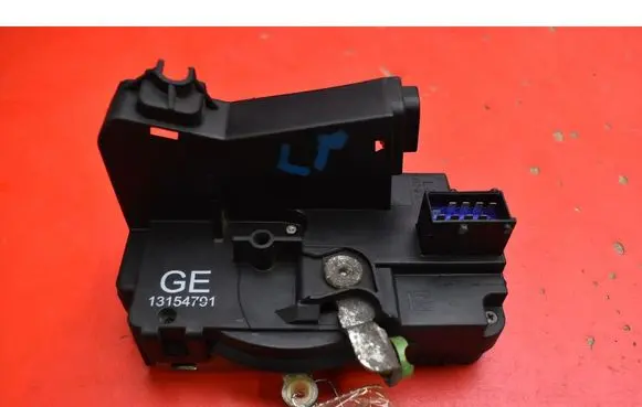 Opel Meriva A Front door lock 13154791