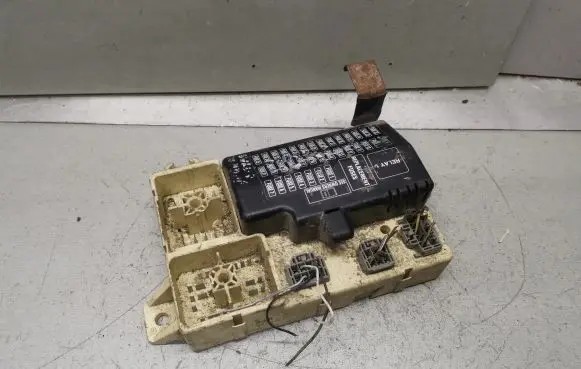 Jaguar S-Type Fuse module 2R8T14A067AC