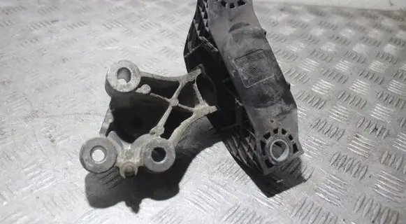 Dacia Logan II Engine mounting bracket 112843505R
