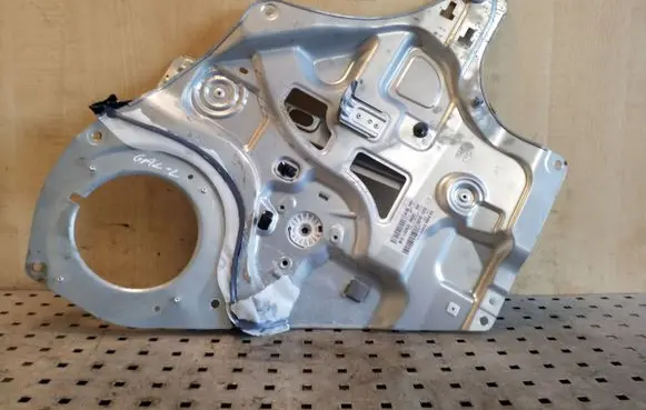 KIA Sportage Rear window lifting mechanism without motor