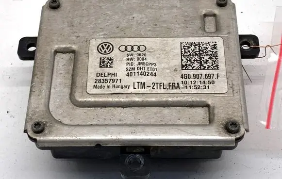 Volkswagen PASSAT B8 Voltage converter/converter module 4G0907697F