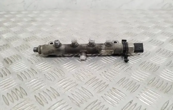 Volkswagen Touareg II Fuel main line pipe 057130089Q