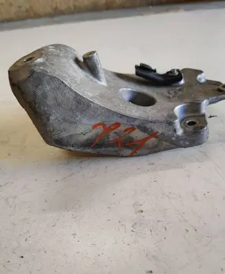Maserati Ghibli Engine mounting bracket 670004865