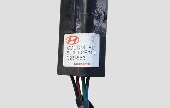 Hyundai Santa Fe Parking PDC sensor 957002B100 C234553 1103040217