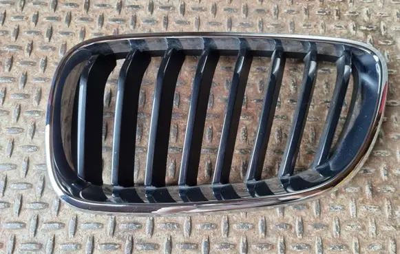 BMW 2 F22 F23 Front bumper upper radiator grill 7295523