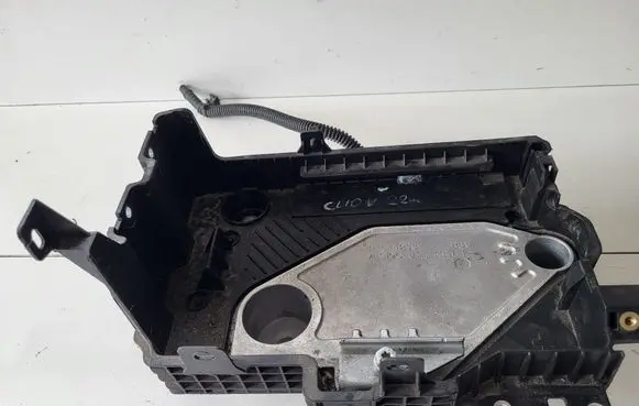 Renault Clio V Battery tray P1011233