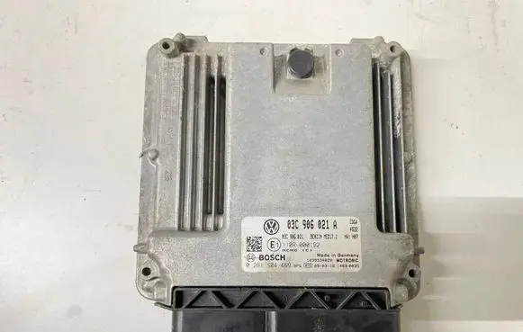 Volkswagen PASSAT B6 Engine control unit/module 03C906021 03C906021A 0261S04469