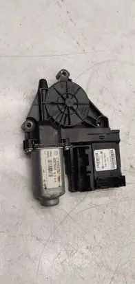 Skoda Octavia Mk2 (1Z) Front door window regulator motor 1T0959702