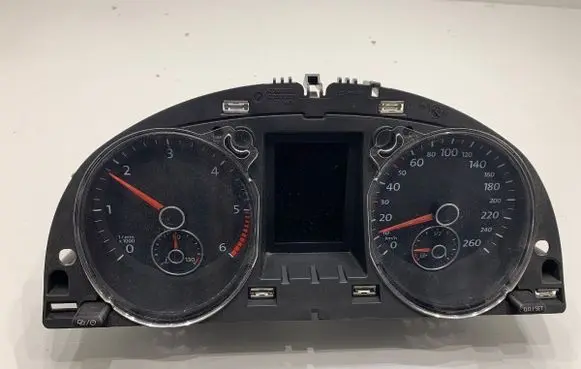 Volkswagen PASSAT B7 Speedometer (instrument cluster) 3AA920870P