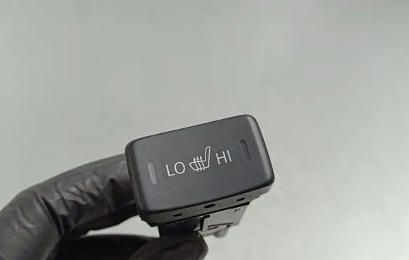 Suzuki SX4 S-Cross Seat heating switch 
