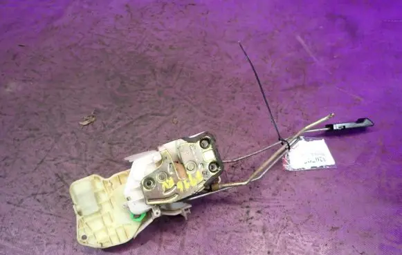 Honda CR-V Front door lock
