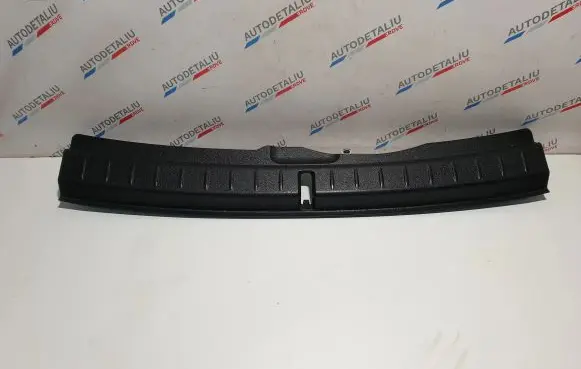 Trunk/boot sill cover protection