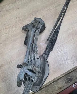 Mercedes-Benz E W210 Front wiper linkage and motor 3391098329