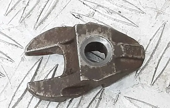 Citroen C4 II Picasso Fuel Injector clamp holder 23837
