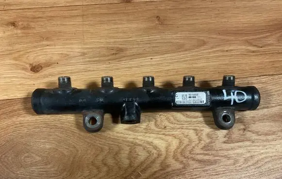 Volvo V50 Fuel main line pipe 9681649580 080780738220