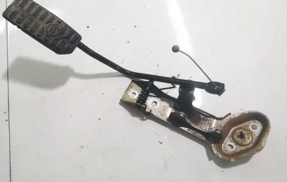 Nissan Almera Tino Accelerator throttle pedal 