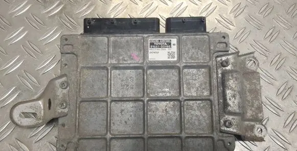Toyota Yaris Engine control unit/module 896610D400
