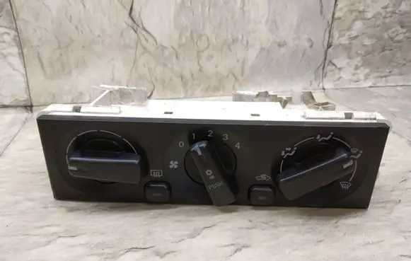 Mitsubishi Carisma Climate control unit MR500529