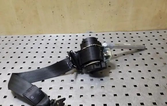 Volvo XC70 Rear seatbelt 39821969