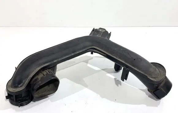 Skoda Rapid (NH) Air intake hose/pipe 04C145673B