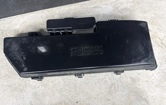 Volvo S80 Fuse box cover 9494211