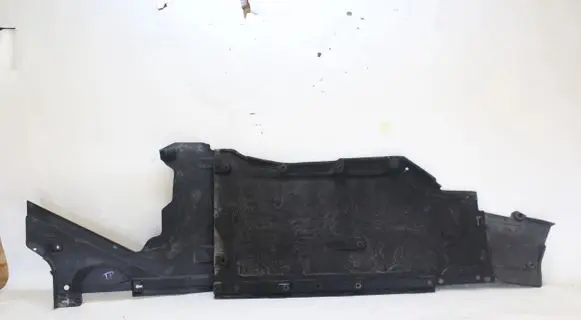 Audi A5 Engine splash shield/under tray 8W6825208B