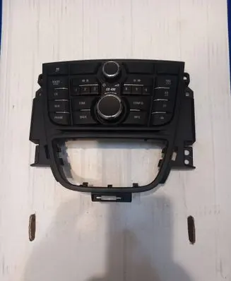 Head unit multimedia control