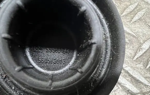 Opel Insignia A Oil filler cap 55565948