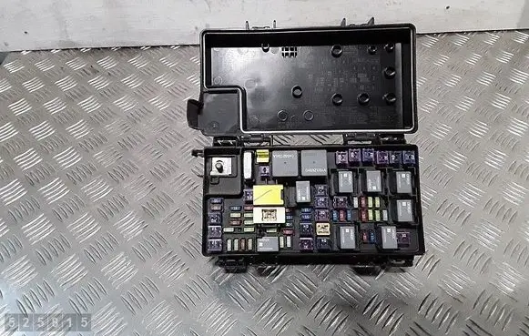 Jeep Grand Cherokee Fuse module 68165691AC