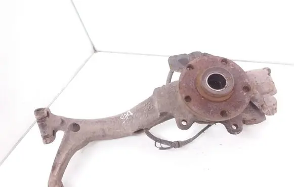 Volkswagen PASSAT B5 Front wheel hub spindle knuckle 8D0407258AD