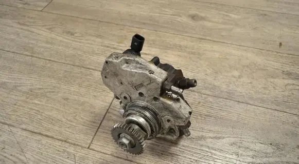 Mercedes-Benz C AMG W204 Fuel injection high pressure pump A6420700501