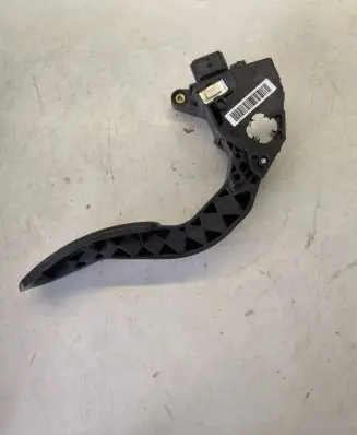 Opel Vivaro Accelerator throttle pedal 180020024R