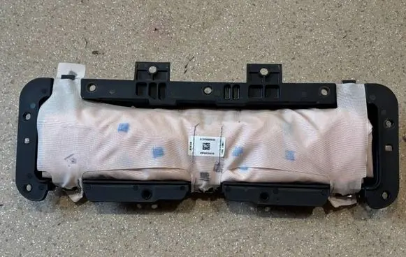 Mercedes-Benz GLE (W166 - C292) Knee airbag A1668600102