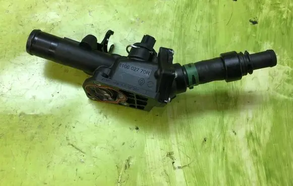 Renault Captur Thermostat/thermostat housing 110602770R