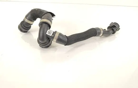 Engine coolant pipe/hose