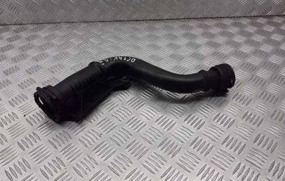 Skoda Octavia Mk2 (1Z) Air intake hose/pipe 1K0145762CL