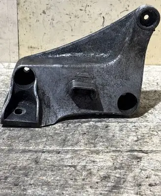 BMW 5 E39 Engine mounting bracket 6750441 22116750441