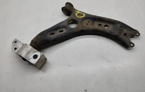 Volkswagen Tiguan Front lower control arm/wishbone 