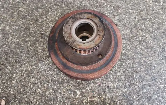 Peugeot 607 Crankshaft pulley