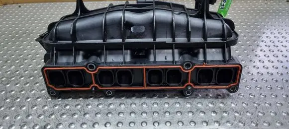 Ford Focus Intake manifold BM5G-9424-EA