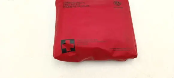 Volkswagen PASSAT B7 First aid kit 3C0860282