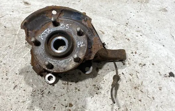 Nissan X-Trail T30 Front wheel hub spindle knuckle
